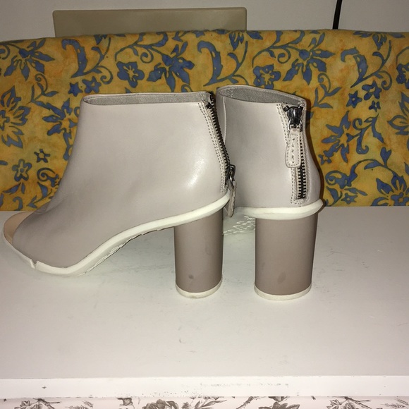 CLARKS OPEN TOE BOOTIE - Picture 5 of 11